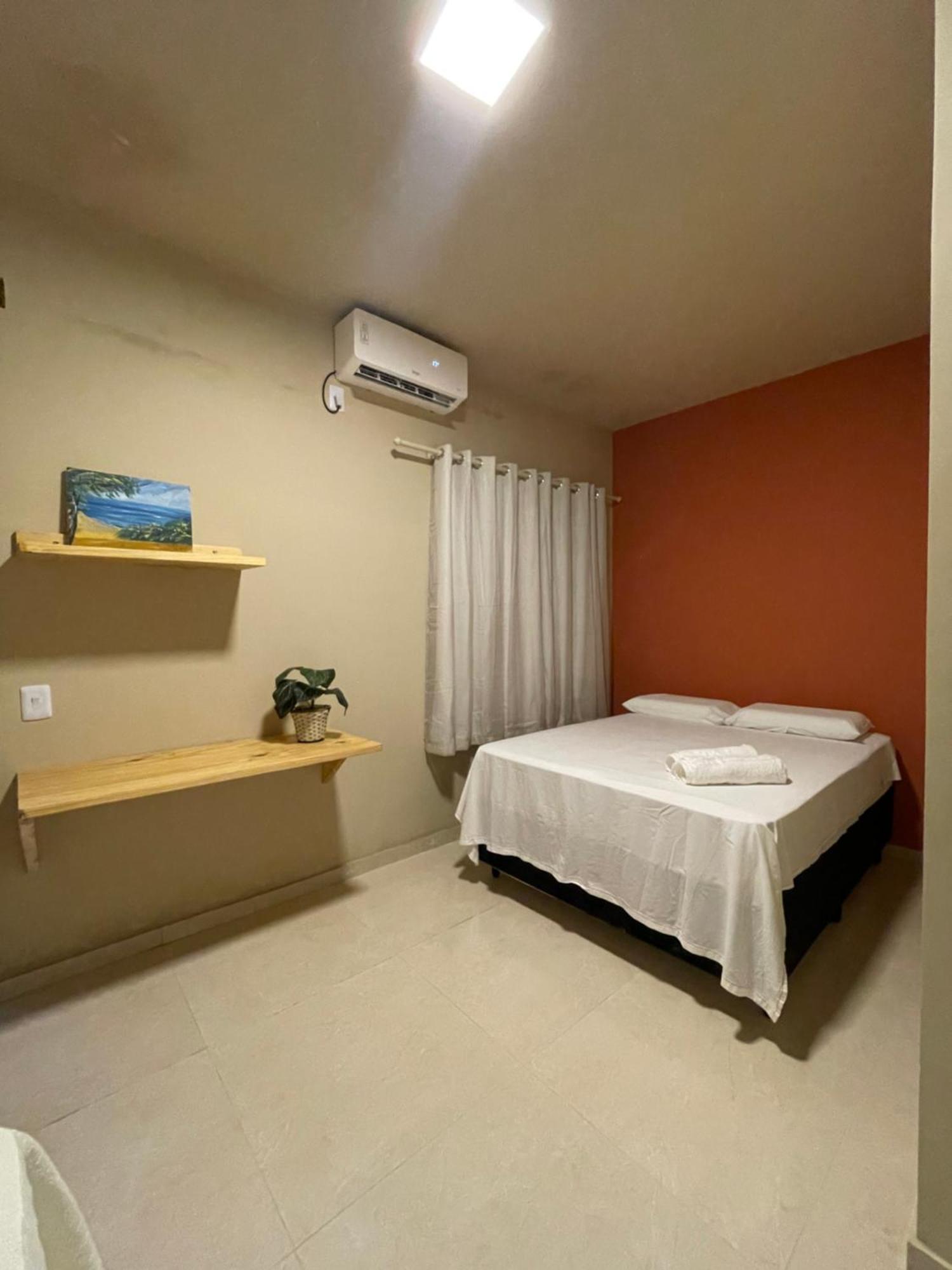Quarto Triplo com Banheiro Privativo
